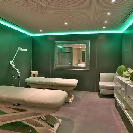 Luxury Garden 2br In The Development Of Cap D'antibes-juan Les Pins Apartment *