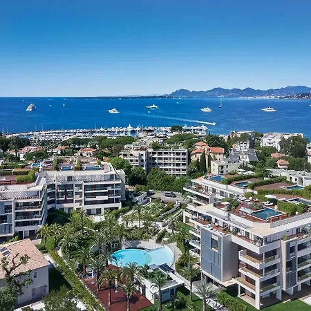 Apartment Luxury Garden 2br In The Development Of Cap D'antibes-juan Les Pins